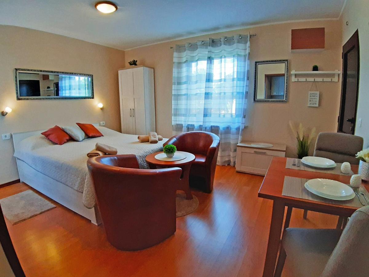 Apartments Zrinka 793 Poreč Eksteriør bilde